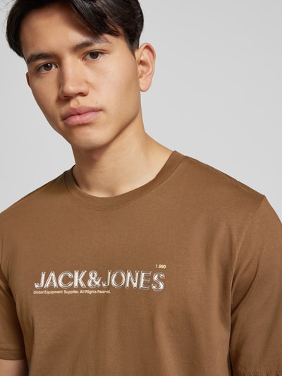 Jack & Jones T-Shirt mit Label-Print Modell 'CODYNAMIC' Mittelbraun 3