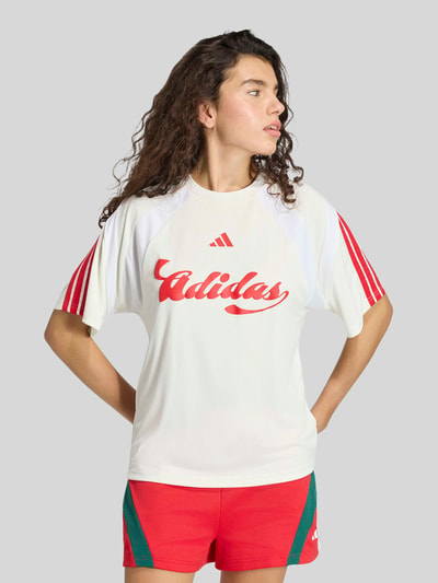 adidas Sportswear Regular Fit T-Shirt mit Logo-Applikation Offwhite 4