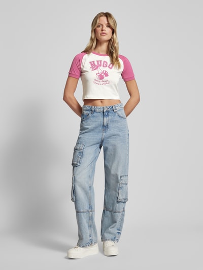 Hugo Blue Cropped T-Shirt mit Label-Motiv-Print Modell 'Dana' Pink 1