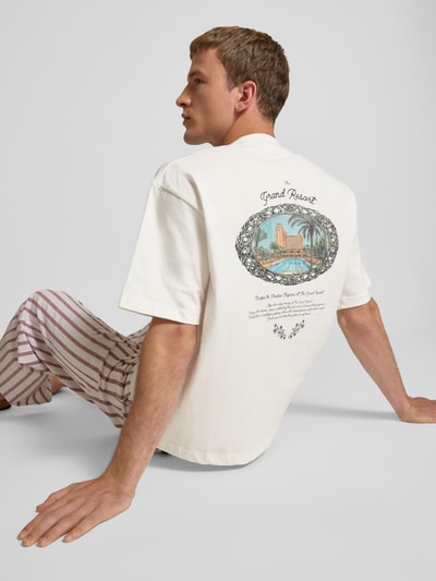 PROHIBITED T-Shirt mit Label-Stitching und Rundhalsausschnitt Offwhite 3