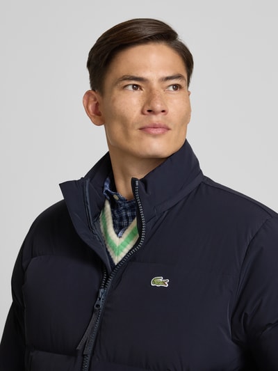 Lacoste Regular fit donsjack met opstaande kraag en geïntegreerde capuchon Donkerblauw - 3