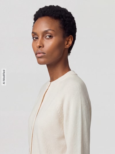 Jake*s Casual Strickjacke aus reiner Wolle mit Label-Detail Offwhite 3