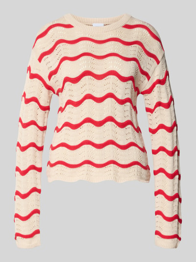Produktfoto, Regular Fit Pullover in Strick-Optik Modell 'Wave' von Vila aus reiner Baumwolle mit Lochmuster, rot-weiß gestreift, taillierte Passform.