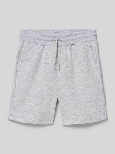 Produktfoto, Sweatshorts mit Seiten- und Gesäßtaschen von Mayoral aus hellgrauem Baumwoll-Mix, gerader Schnitt, sichtbarer Tunnelzug, strukturierte Oberfläche