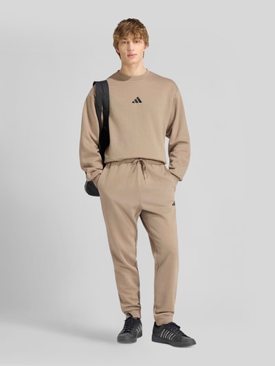 adidas Sportswear Regular Fit Sweathose aus Baumwoll-Mix Khaki 1