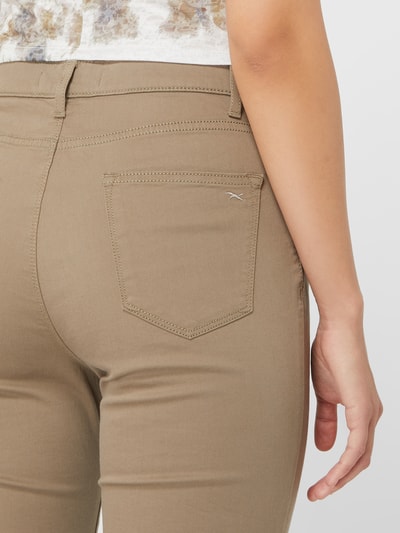 Brax Jeansy capri o kroju slim fit z dodatkiem streczu model ‘Mary’ Khaki 3