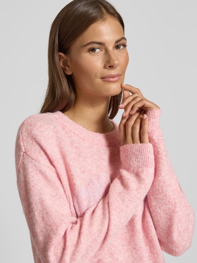 Vero Moda Sweter z dzianiny o kroju regular fit z dodatkiem wiskozy model ‘AMOREMIO’ Różowy melanż 3