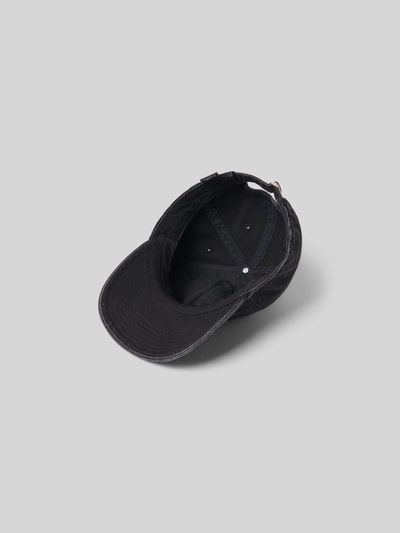 Produktfoto, schwarze Basecap im Used-Look von MM6 Maison Margiela aus reiner Baumwolle mit Denim-Optik, Label-Stitching und verstellbarem Riegel
