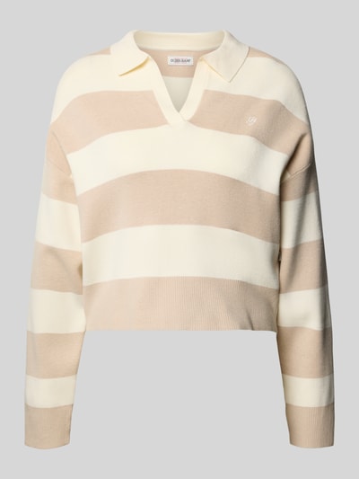 Produktfoto, Strickpullover mit Polokragen von Guess Jeans im Viskose-Mix, beige-weiße Streifen, lockerer Schnitt, strukturierte Textur