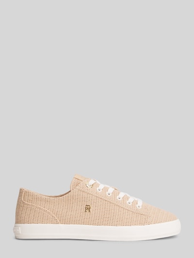 Produktfoto, Low Top Sneaker in Strickoptik mit Logo Applikation von Tommy Hilfiger, Strickoptik, Schnürung, flache Absatzform, abgerundete Schuhspitze