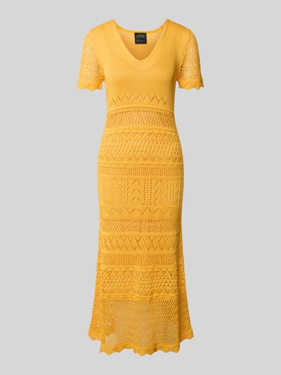 Produktfoto, Strickkleid aus Baumwolle in Midilänge von Marc Cain, Gelb, eng anliegende Passform, Lochmuster, Muschelsaum, Midilänge, kurzärmelig