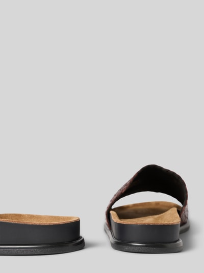 Productfoto, Pantoletten uit echt geitenleer van Vagabond, effen/gevlochten look, afgeronde neus, platte hak, slip-on, licht geprofileerde zool.