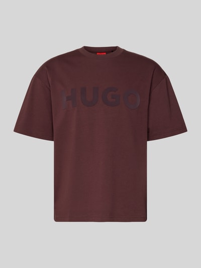 Produktfoto, Oversized T-Shirt aus reiner Baumwolle Modell 'DINKEE' von HUGO in Unifarbe Braun mit Label Print und Rundhalsausschnitt.