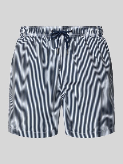 Produktfoto, Badehose mit Gesäßtasche und Label-Patch von MCNEAL, blau-weiß gestreifter Stoff, Loose-Fit, elastischer Bund mit Kordelzug