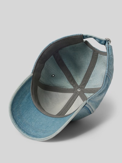 Produktfoto, Basecap in denimlook met labeldetail van G-Star Raw, puur katoen, verstevigde klep, detailrijk, binnenzijde zichtbaar.