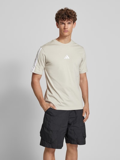 adidas Sportswear T-shirt met labelstitching Zand - 4