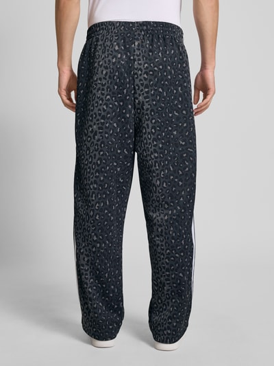 adidas Originals Spodnie dresowe z elastycznym pasem i wyhaftowanym logo Czarny 5