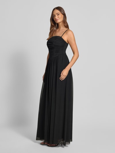 Modelka kobieca nosi 'Abendkleid mit Spaghettiträgern' od TROYDEN COLLECTION, czarny mesh, krój dopasowany, długość maxi, marszczenia, zamek z tyłu, szerokość w rozmiarze 36: 36 cm, długość tyłu: 137 cm, widok całej sylwetki z przodu