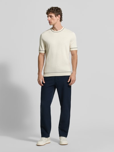 Männermodel trägt Hose mit elastischem Bund und Tunnelzug von JAKE*S STUDIO MEN aus Reine Baumwolle im Relaxed-Fit, Ganzkörperansicht von vorne.