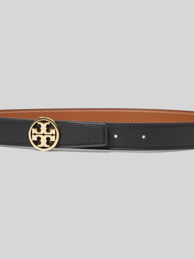 Produktfoto, Gürtel mit Logo-Detail von Tory Burch aus schwarzem Leder mit Strukturmuster, eckiger Spitze, Pinschließe, zweiseitiges Design, Breite 2 cm bei Größe S