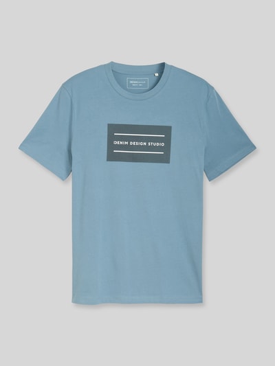Produktfoto, Regular Fit T-Shirt aus reiner Baumwolle von Tom Tailor Denim in Optik: Unifarben, mit Label-Schriftzug, Rundhals, Kurzarm.