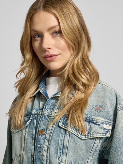 Mustang Relaxed Fit Jeansjacke im Used-Look Modell 'Arcata Boyfriend' Hellblau Melange 3