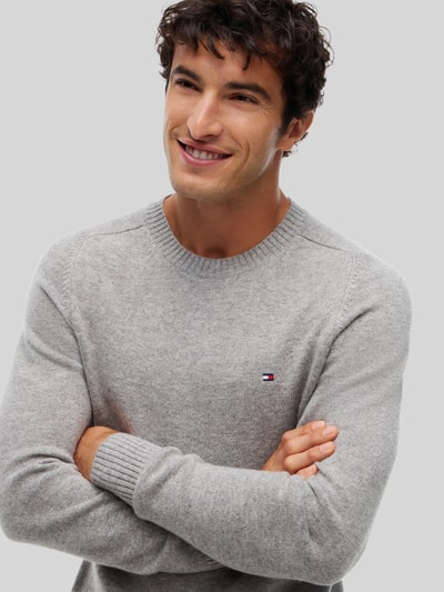 Tommy Hilfiger Regular Fit Pullover aus Lammwoll-Mix Hellgrau 3