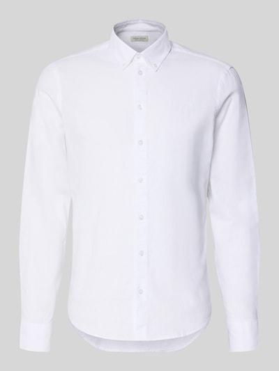 Produktfoto, weißes Slim Fit Freizeithemd mit Button-Down-Kragen Modell 'Anton' von Casual Friday aus Seide-Baumwoll-Mix vor grauem Hintergrund. Rückenlänge 78 cm, Schulterbreite 46 cm, Ärmellänge 66 cm, geeignet für Casual-Styles.