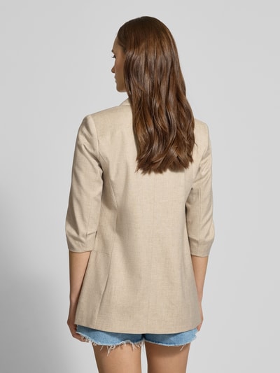 Frauenmodel trägt Regular Fit Longblazer mit 3/4-Ärmeln Modell 'ELLY' von ONLY, Melange-Optik, Schalkragen, Paspeltaschen, Ganzkörperansicht Rückansicht.