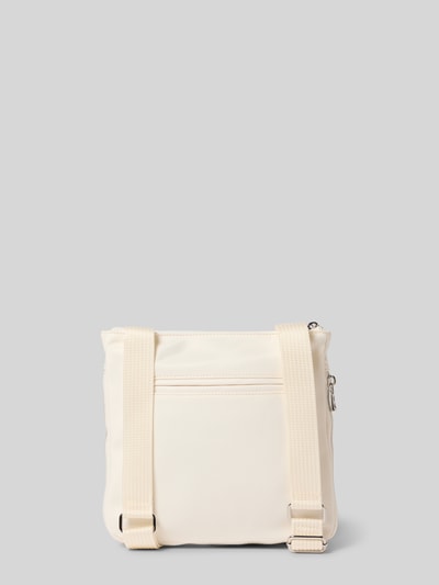 Produktfoto, cremefarbene Handtasche mit Label-Detail Modell 'verbier play 1.0 serena' von BOGNER, verstellbarer Schulterriemen, Hauptfach mit Reißverschluss, Maße: Breite 25 cm, Länge 25 cm, Tiefe 4 cm, Riemenlänge 105 cm