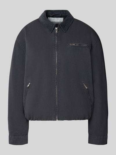 Produktfoto, dunkelblaue Oversized Fit Bomberjacke aus reiner Baumwolle Modell 'ICONIC A JA' von ARMEDANGELS, Damen Bomberjacke / Blouson, glatte Oberfläche, silberfarbener Reißverschluss, sichtbare Taschen, schlichter Schnitt