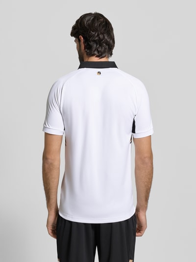 Mężczyzna nosi Slim Fit Poloshirt mit kurzer Knopfleiste Modell 'PL_TOC SPIN CB' von BOSS Green, efekt: jednolity kolor, krój slim fit, nadruk z logo, kołnierzyk polo, zapięcie: krótka listwa guzikowa, rękaw: krótki rękaw, wykończenie materiału: dżersej, całkowity widok z tyłu.