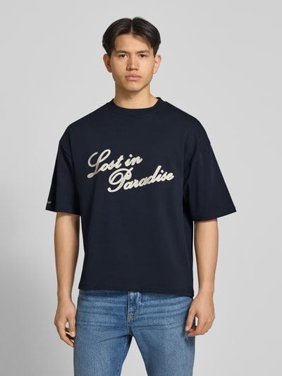 REVIEW T-Shirt mit Logo- und Statement-Stitching Marine 4