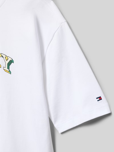 Produktfoto, Regular Fit T-Shirt aus reiner Baumwolle von Tommy Hilfiger Teens, Optik: Unifarben, Label-Print, Logo-Stitching, Weiß, glatte Textur