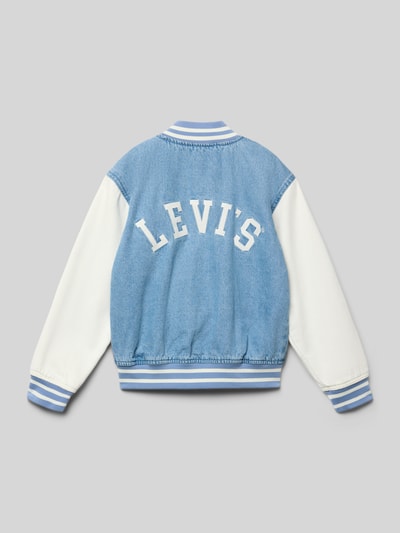 Produktfoto, Regular Fit Bomberjacke aus reiner Baumwolle Modell 'DENIM BOMBER' von Levi’s® Kids in Two Tone Denim, collegeblauer Rumpf, weiße Ärmel, Label-Schriftzug, gerippte Abschlüsse, aufgesetzte Taschen, unifarbene Optik