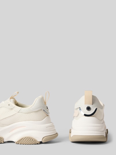 Produktfoto, Sneaker mit Logo-Detail Modell 'Possession' von Steve Madden in Creme mit abgerundeter Passform, Schnürverschluss, Absatzhöhe 7 cm, Schafthöhe 6 cm, Schaftweite 7 cm, Damen Sneaker, strukturierte Oberfläche, beige Akzente