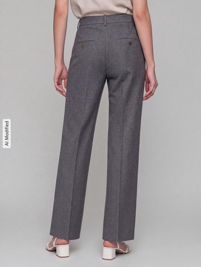 Vrouwenmodel draagt Regular fit chino uit wol-mix met viscose-aandeel model 'LUCA' van SEDUCTIVE, Dames chino, volledige achteraanzicht