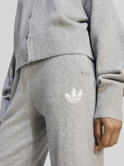 adidas Originals Sweathose mit Logo-Detail Hellgrau 3