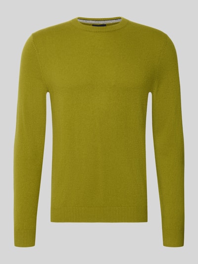 Produktfoto, Kaschmirpullover mit gerippten Abschlüssen von Christian Berg Men in Olivgrün, gerader Schnitt, Rundhalsausschnitt, reine Kaschmir-Textur