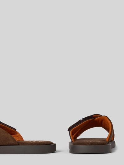 bugatti Lederslides mit Label-Schriftzug Modell 'Derek' Cognac 2