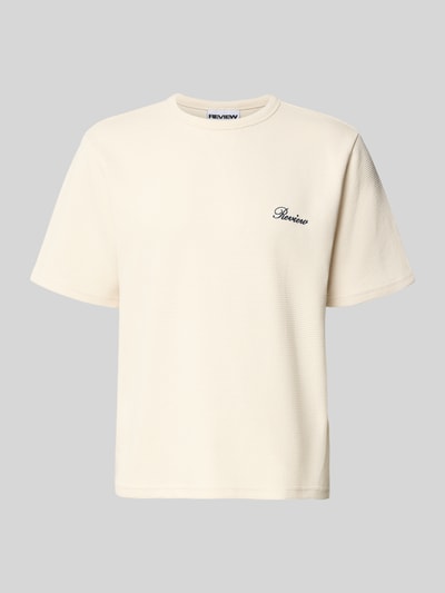 Produktfoto, cremefarbenes T-Shirt mit Label-Stitching von REVIEW, gerader Schnitt, Waffelstruktur, Baumwoll-Mix, Rundhalsausschnitt