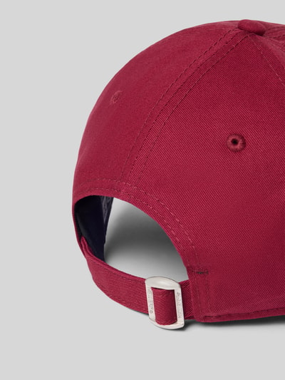 Produktfoto, Basecap mit Stitching Modell 'LEAGUE ESSENTIAL 9TWENTY®' von New Era in Rot, reine Baumwolle, verstellbar, verstärkter Schirm
