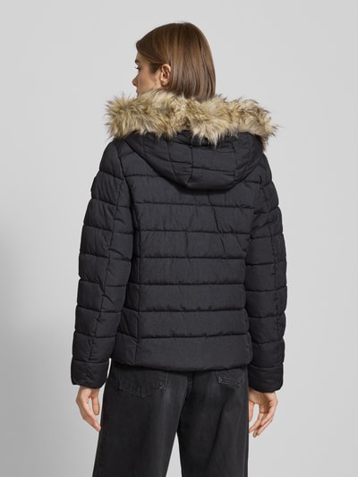 Only Kurtka pikowana o kroju regular fit z obszyciem ze sztucznego futra model ‘NEWLUNA’ Czarny 5