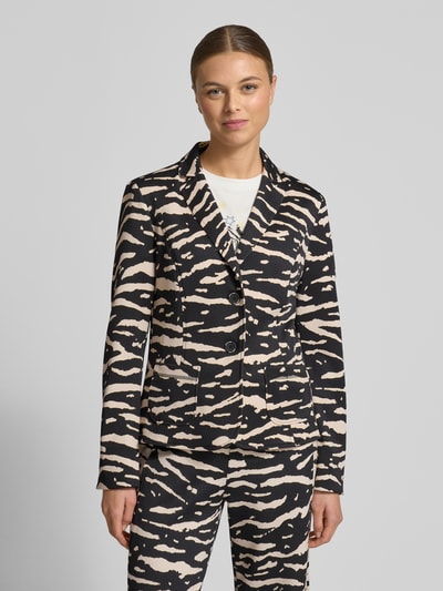 Vrouwenmodel draagt Slim Fit Blazer met Reverskraag van Marc Cain, zwart-beige patroon, materiaalmix met stretch, knoopsluiting, steekzakken, borstbreedte 41 cm, mouwlengte 63 cm, ruglengte 57 cm, vooraanzicht bovenlichaam.