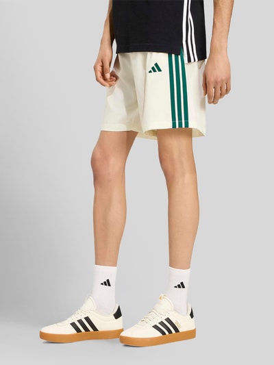 adidas Sportswear Regular Fit Sweatshorts mit Seitenschlitz Offwhite 4