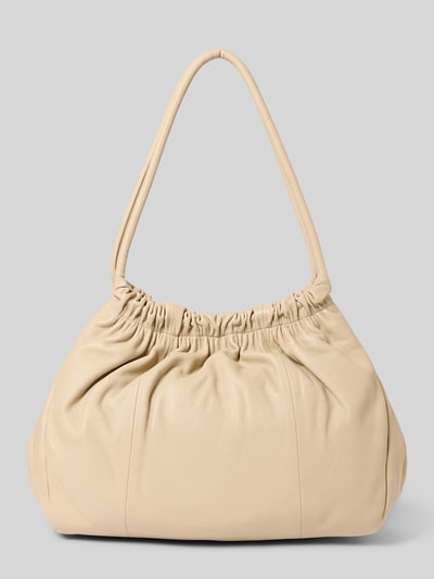 Produktfoto, Handtasche aus echtem Leder Modell 'Cloud' von LIEBESKIND BERLIN, kremowy kolor, gładka tekstura, rafinowane marszczenia, główna komora z zapięciem na magnes, smukły pasek na ramię, Szerokość w rozmiarze 1: 35 cm, długość 30 cm, głębokość 15 cm, długość paska 60 cm.