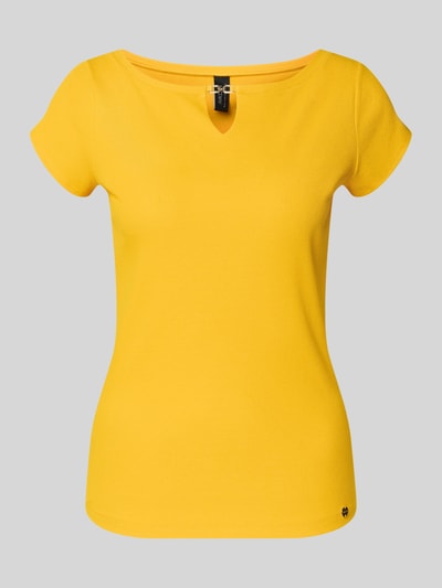 Produktfoto, T-Shirt mit Cut Out von Marc Cain, żółty modal-mix ze stretchem, prosty krój, drobny prążek, dekolt okrągły, długość tyłu w rozmiarze 36: 56 cm