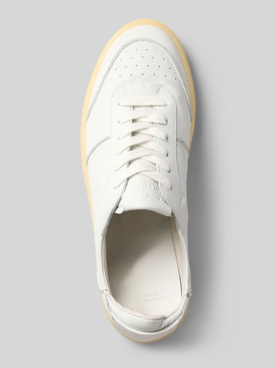 Produktfoto, sneakersy skórzane z naturalnej skóry Copenhagen Sneaker aus Leder Modell 'CPH741M', zaokrąglony czubek, wiązanie, gumowa podeszwa, wysokość obcasa w rozmiarze 44: 3 cm, wysokość cholewki w rozmiarze 44: 7 cm, szerokość w rozmiarze 44: 11 cm, białe z kremową podeszwą, widoczne przeszycia i perforacje, tekstura gładka