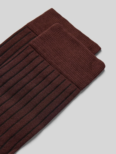 Produktfoto, Socken aus Baumwoll-Mix im 2er-Pack von Christian Berg Men in Dunkelbraun, elastisches Rippbündchen, feine Rippenstruktur, Label-Print