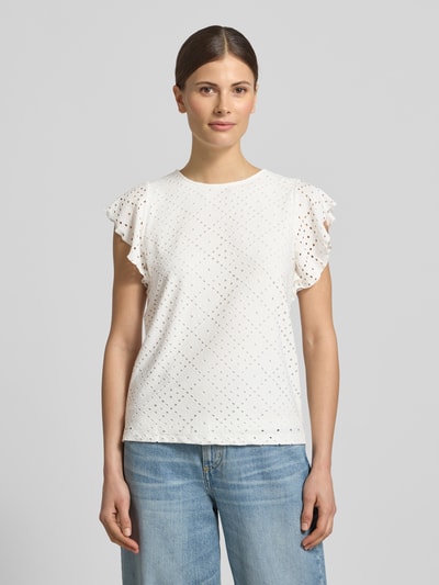 Frauenmodel trägt Regular Fit T-Shirt mit Rundhals-Ausschnitt Modell 'TASSA' von Vero Moda, unifarben, Frill-Ärmel, Stretch-Material, Nahaufnahme Oberkörper.
